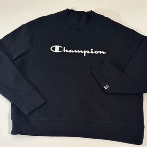 CHAMPION - WOMENS - BLACK SWEATER